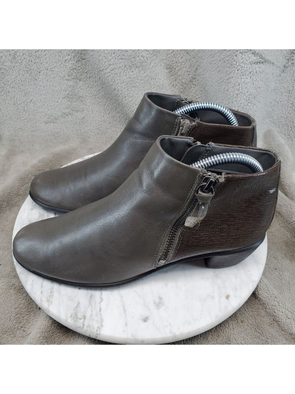 Ecco Shoes Womens Size EU 39 US 8/8.5 Gray & Brown Leather Ankle Boot *Read*